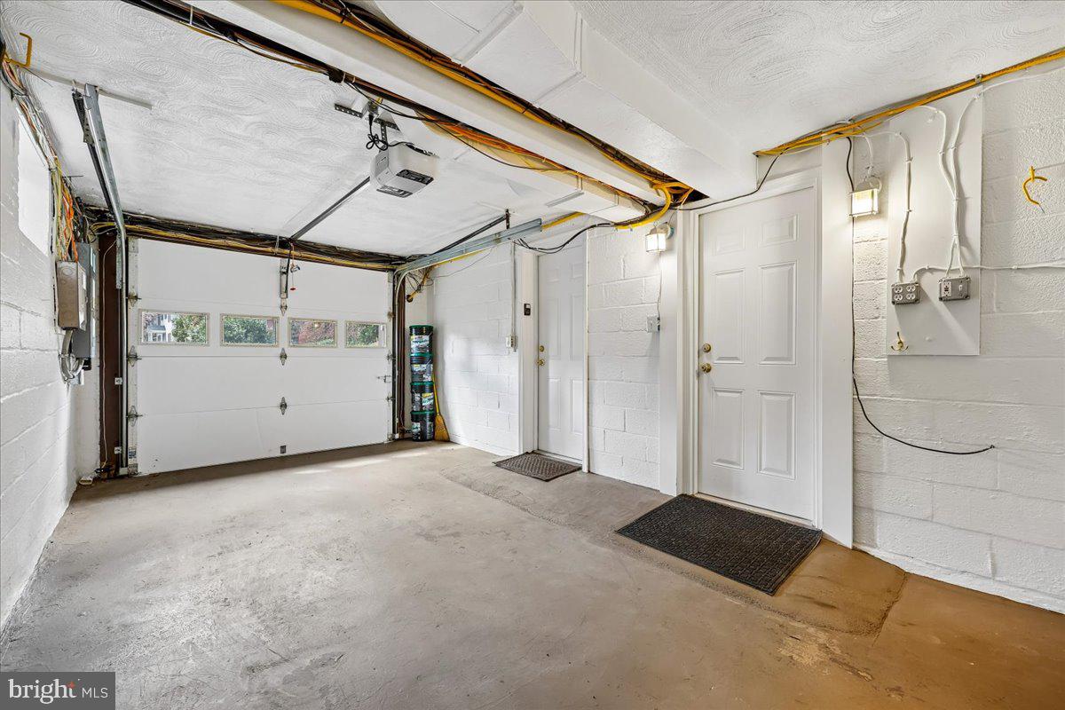 ENGLISH VILLAGE - Residential