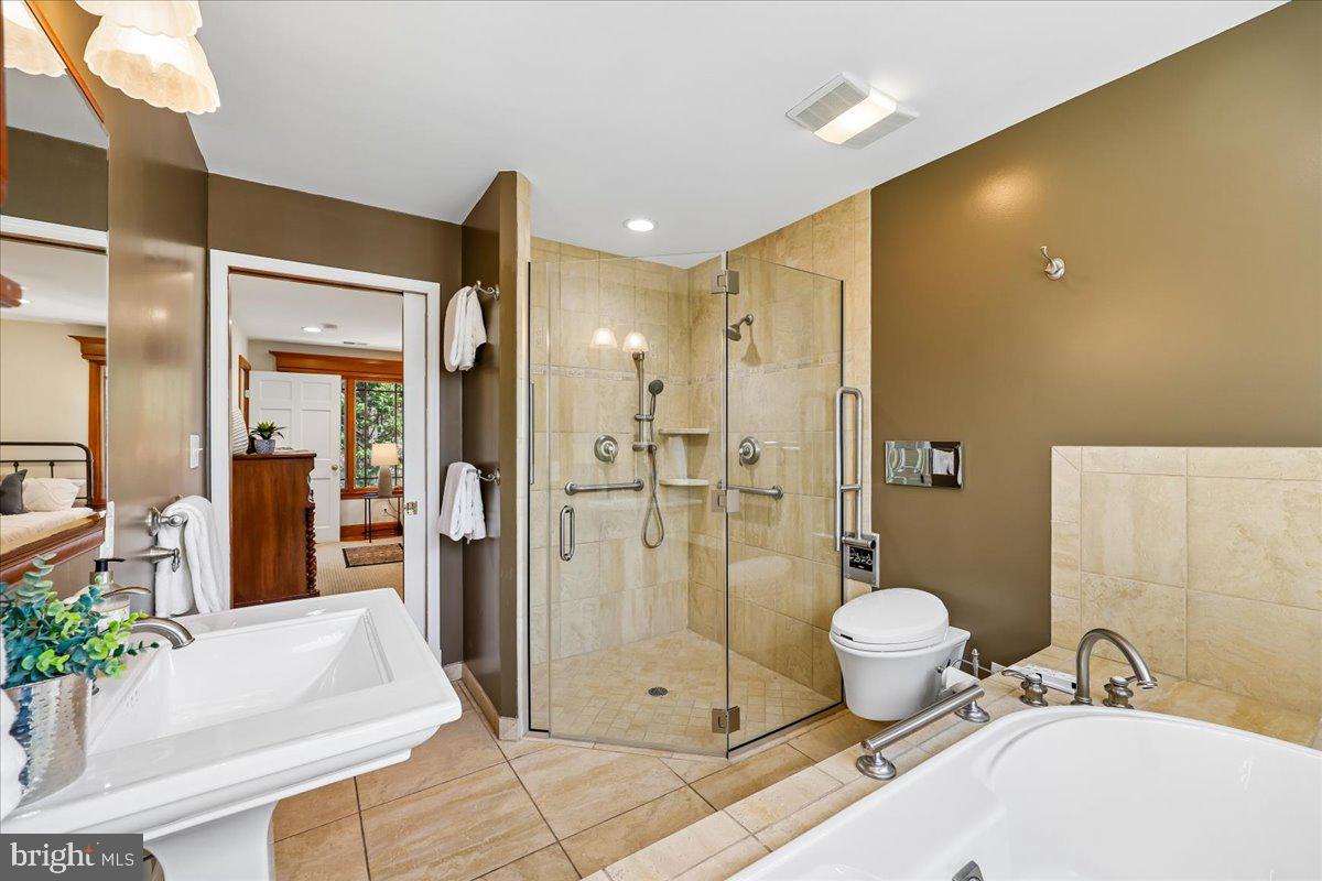 ENGLISH VILLAGE - Residential