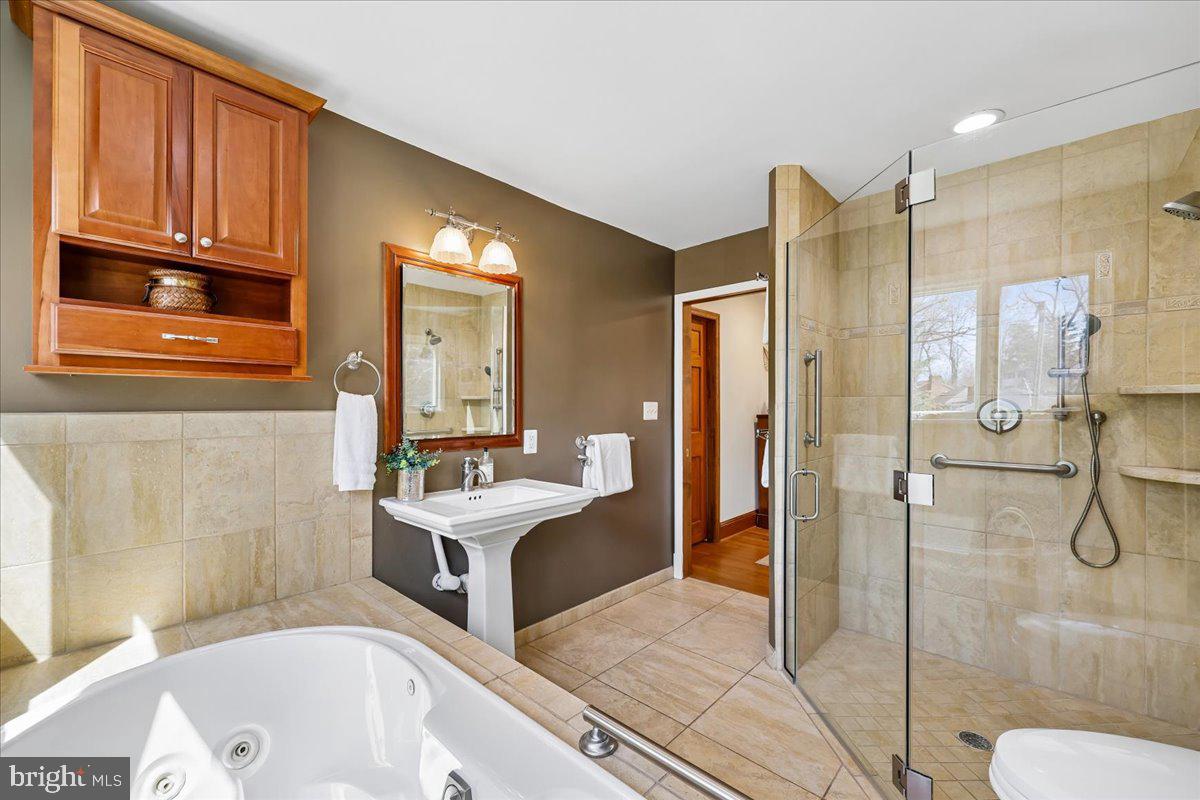 ENGLISH VILLAGE - Residential