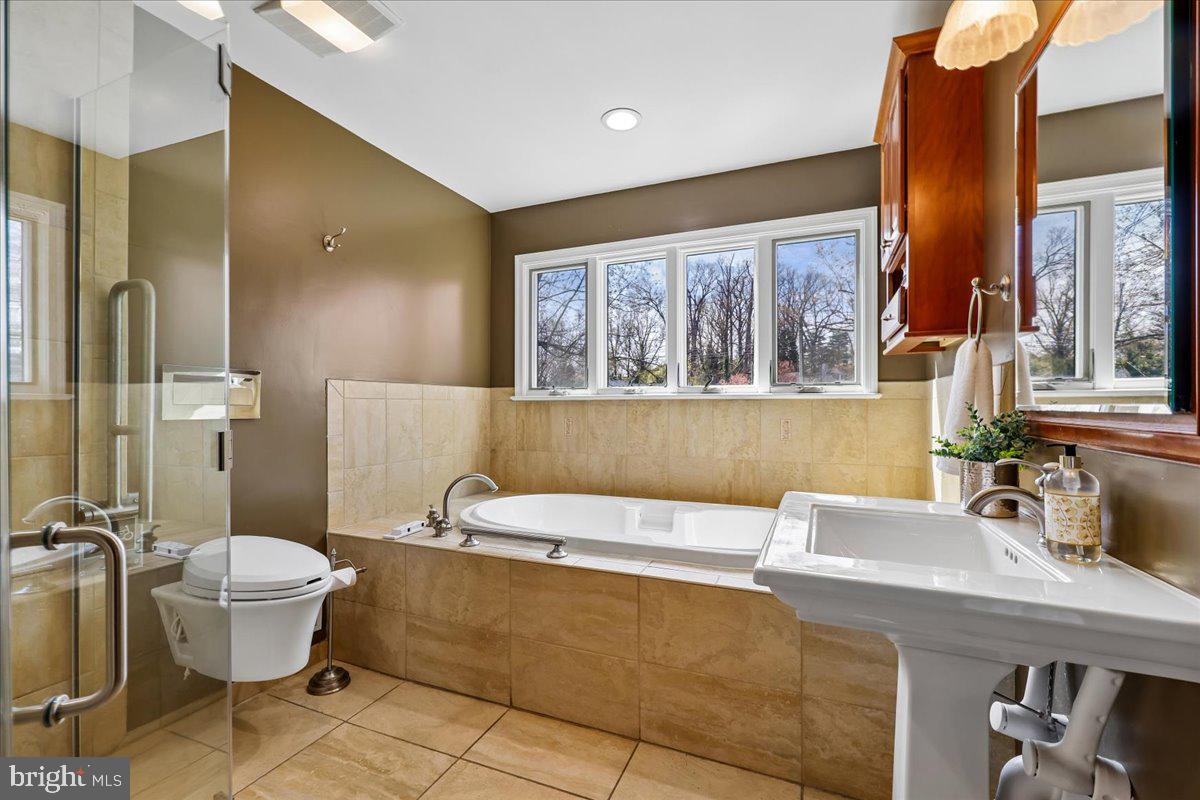 ENGLISH VILLAGE - Residential