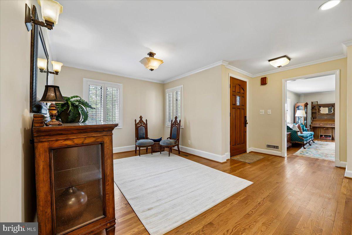 ENGLISH VILLAGE - Residential