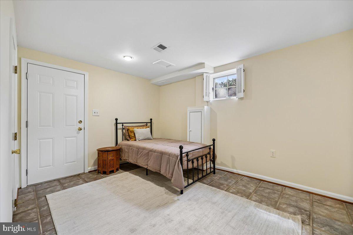 ENGLISH VILLAGE - Residential