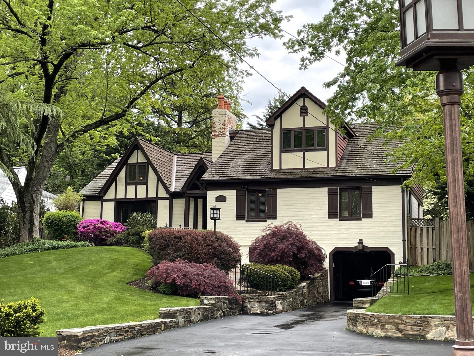 ENGLISH VILLAGE - Residential