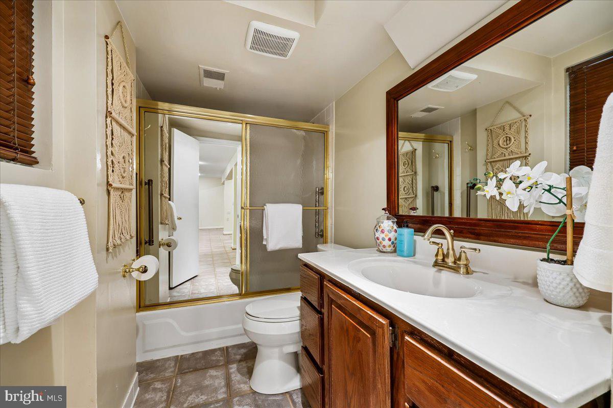 ENGLISH VILLAGE - Residential