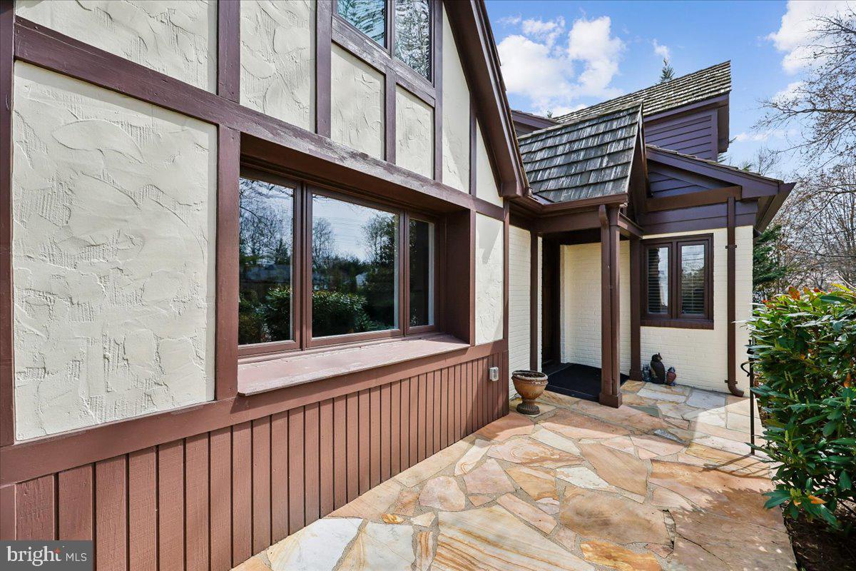 ENGLISH VILLAGE - Residential