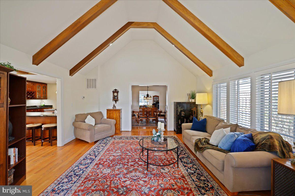 ENGLISH VILLAGE - Residential