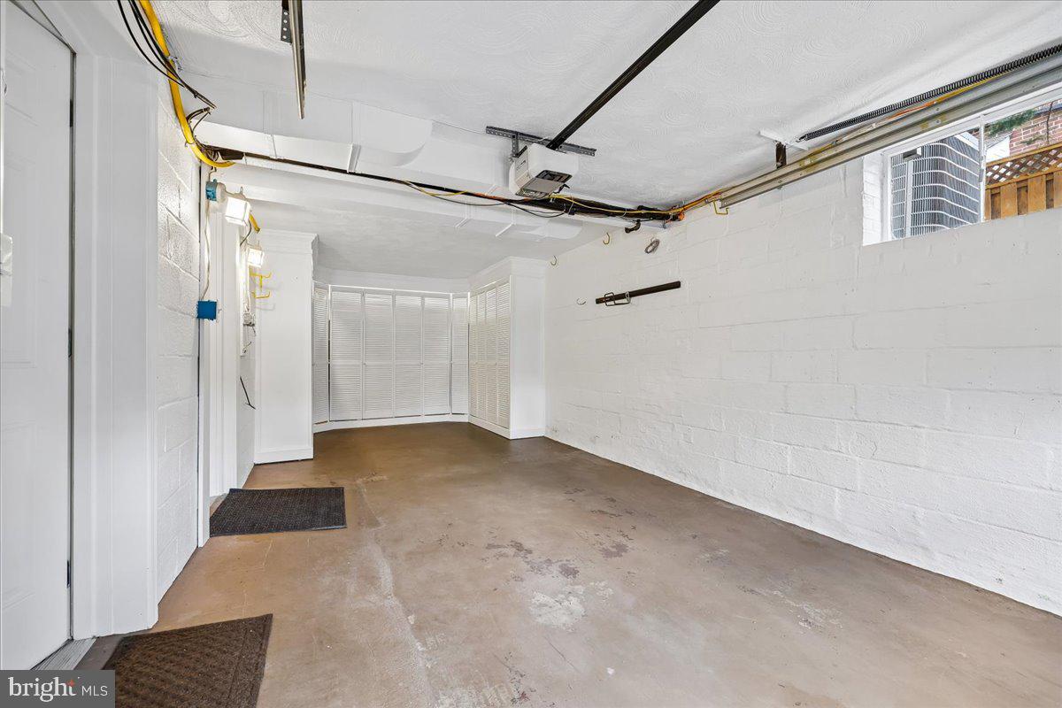 ENGLISH VILLAGE - Residential