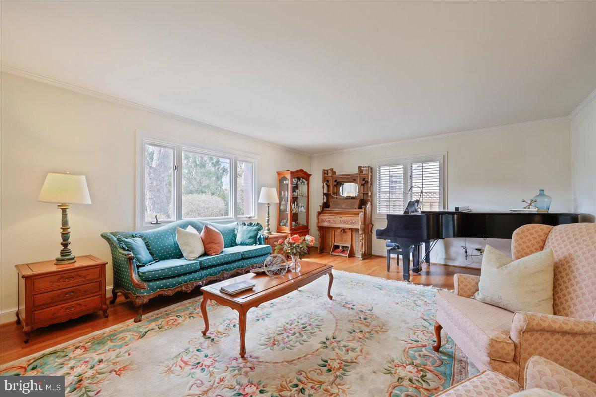 ENGLISH VILLAGE - Residential