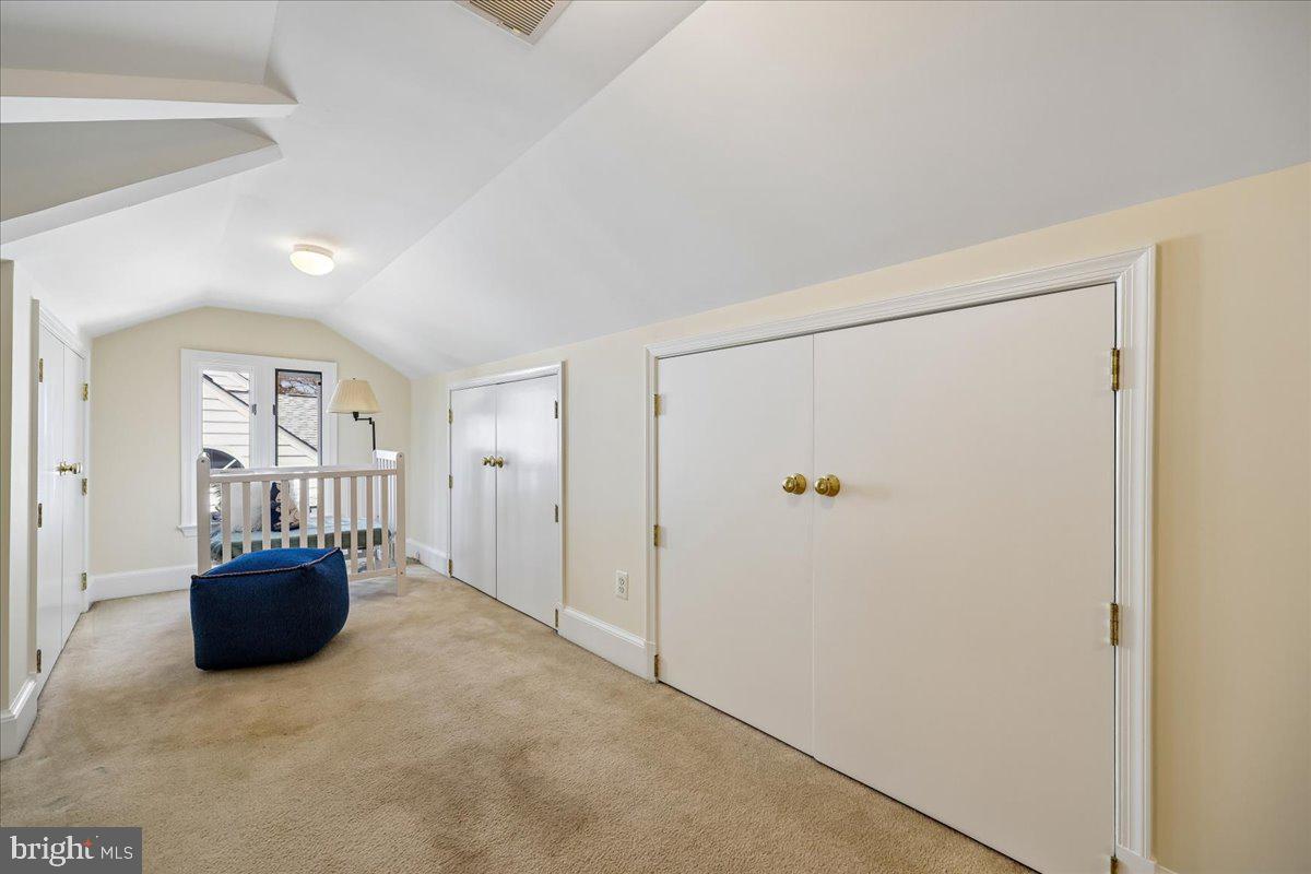 ENGLISH VILLAGE - Residential