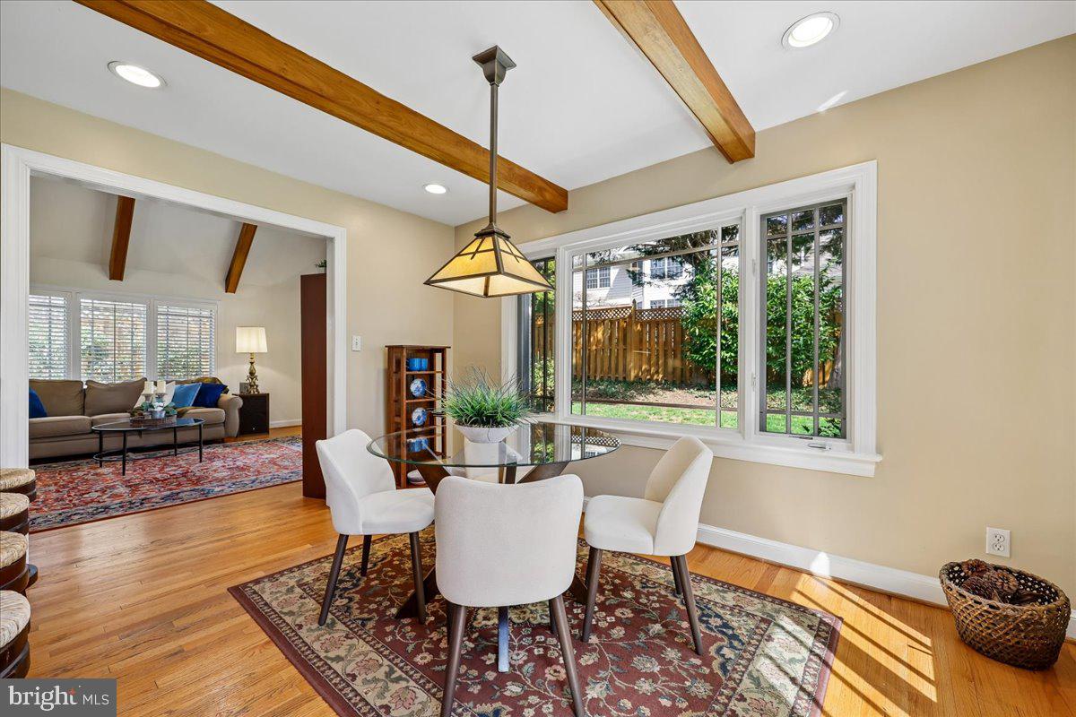 ENGLISH VILLAGE - Residential