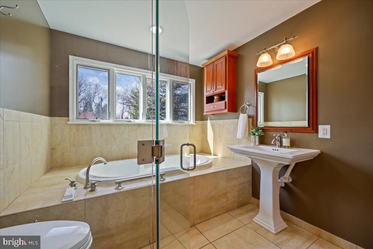 ENGLISH VILLAGE - Residential