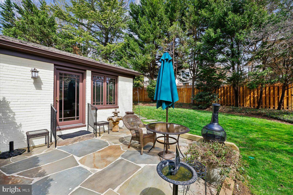 ENGLISH VILLAGE - Residential