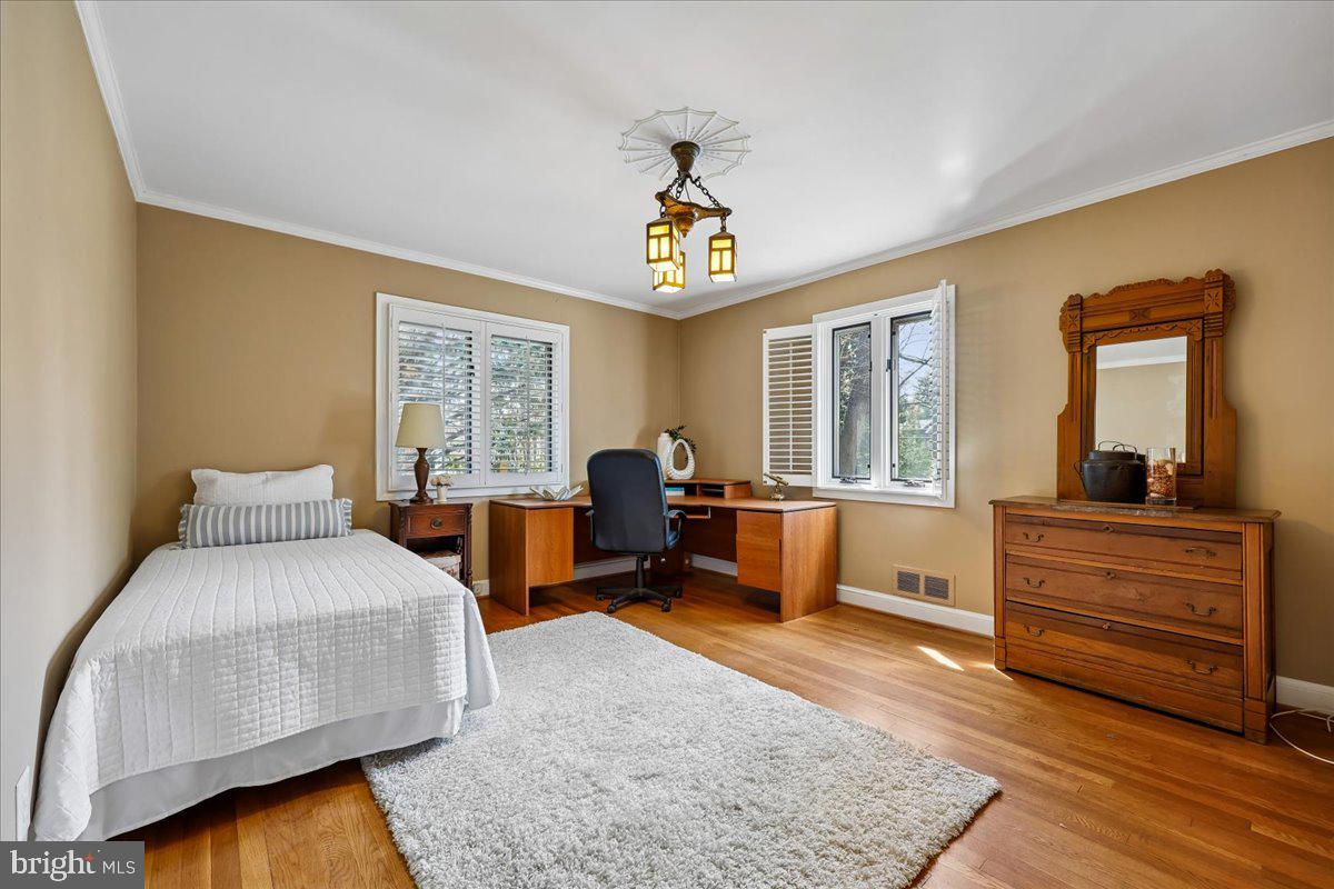 ENGLISH VILLAGE - Residential