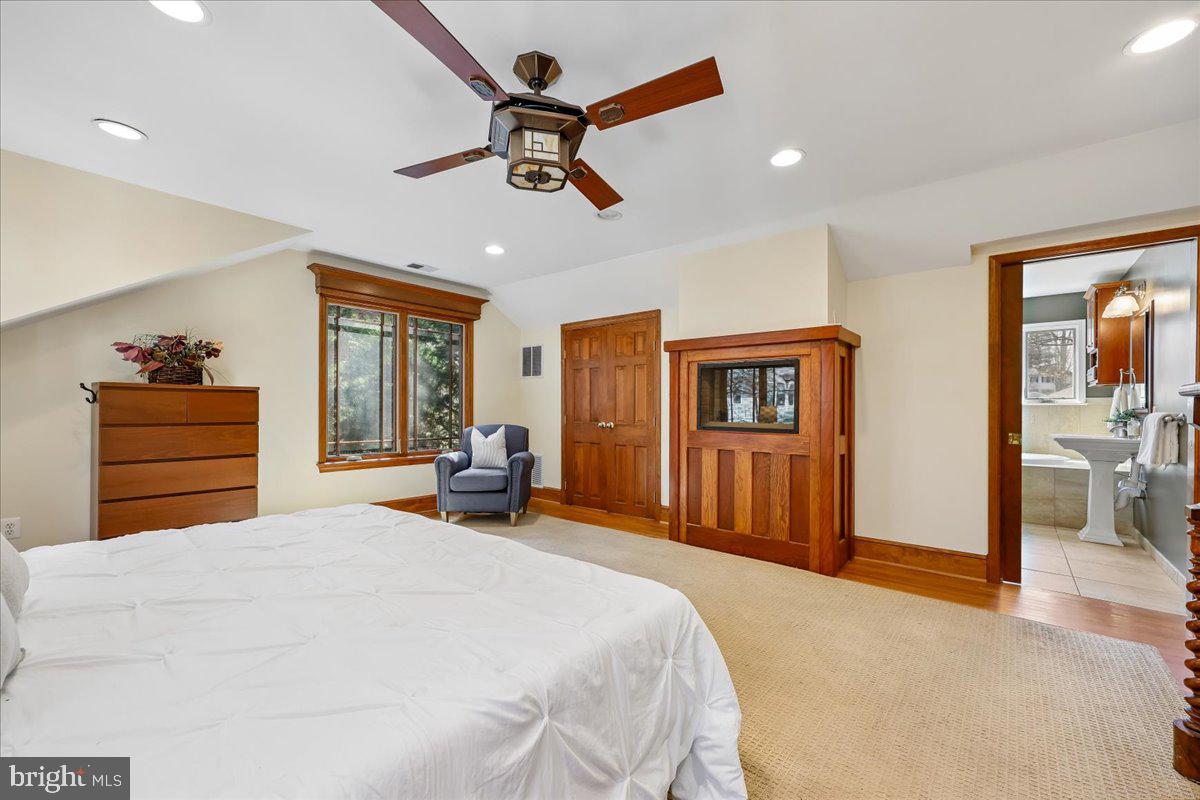 ENGLISH VILLAGE - Residential