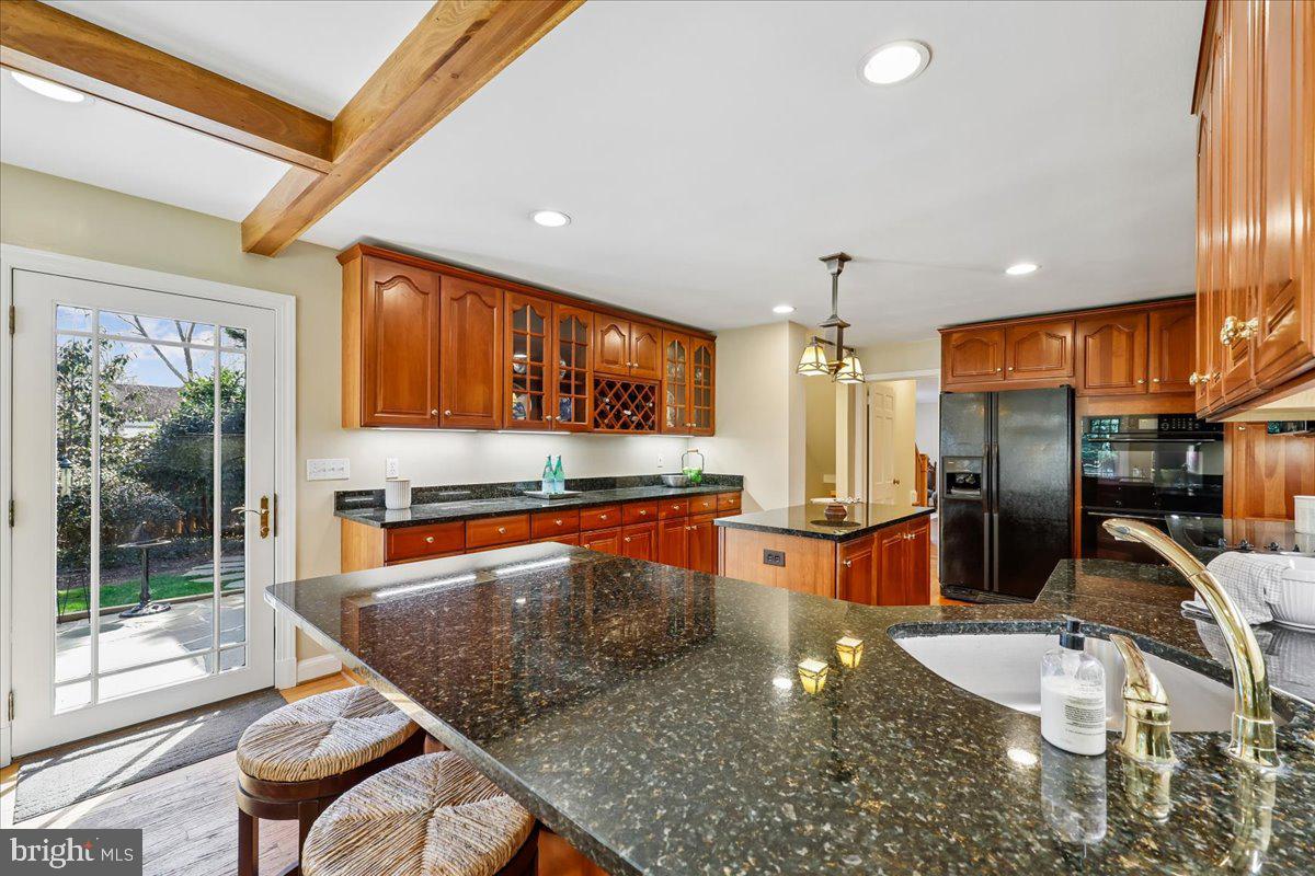 ENGLISH VILLAGE - Residential