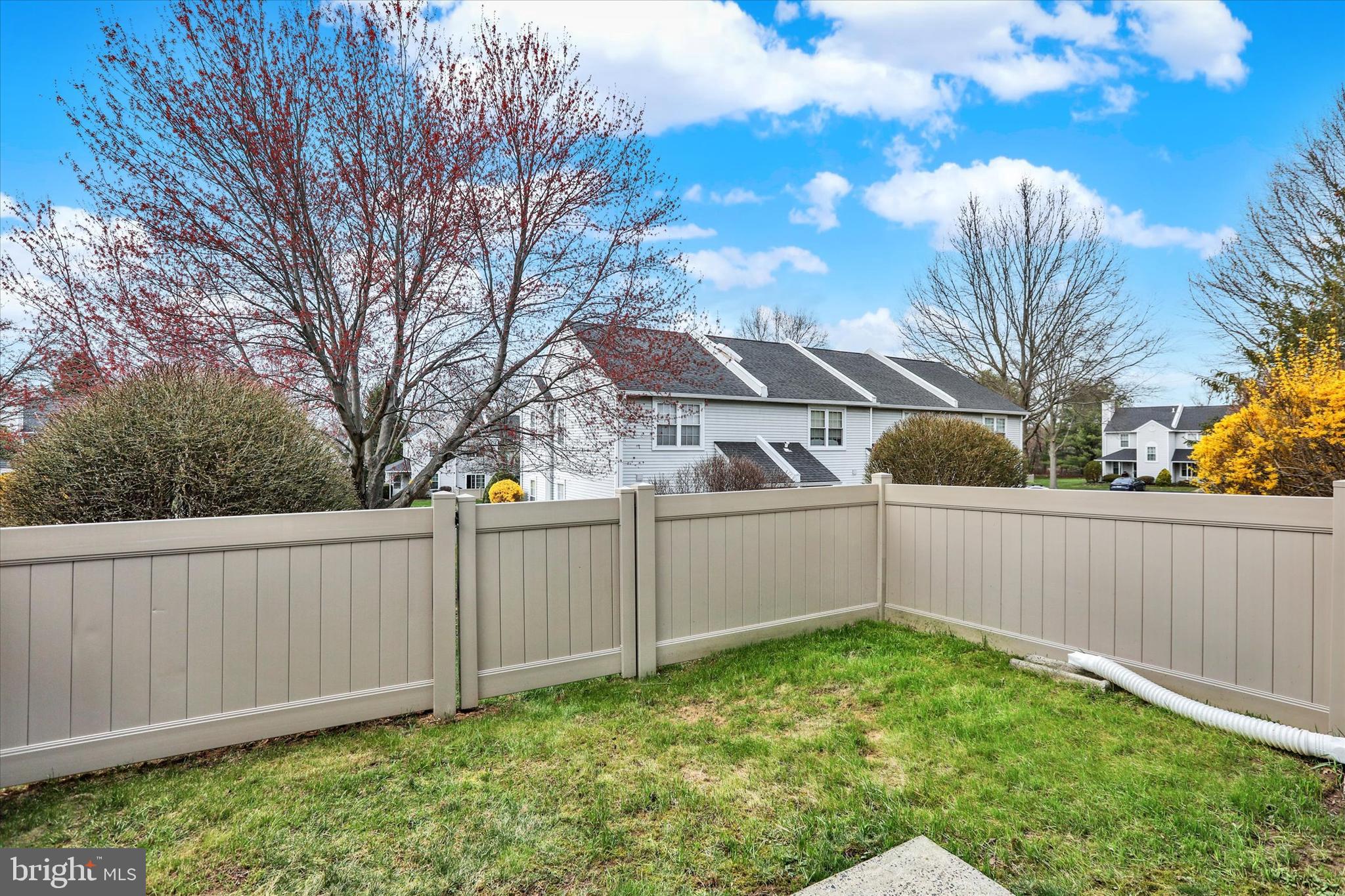 COUNTRY BEND - Residential