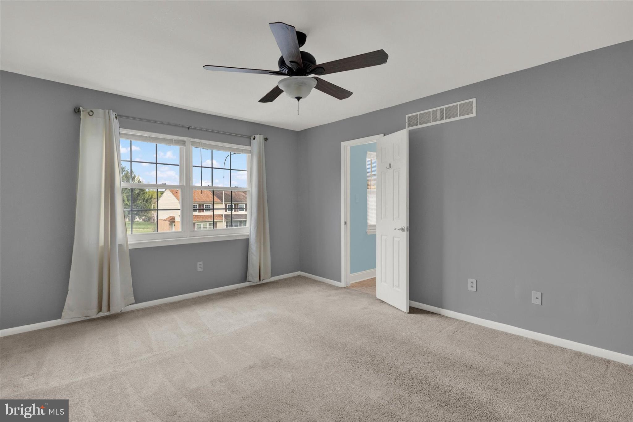 BEAVER RUN KNOLL - Residential