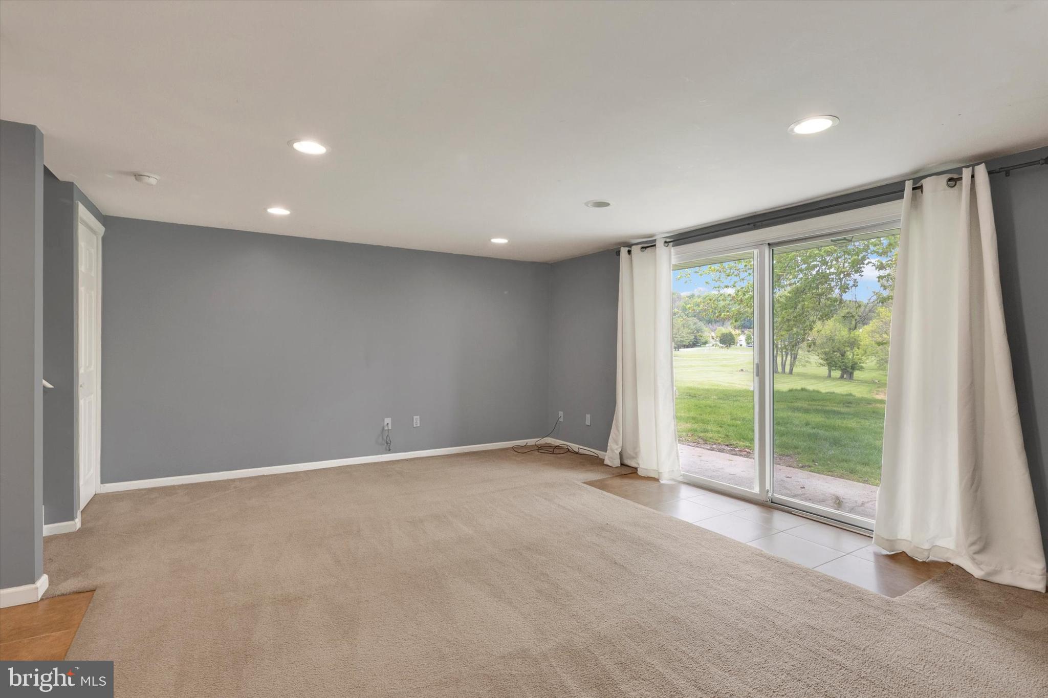 BEAVER RUN KNOLL - Residential