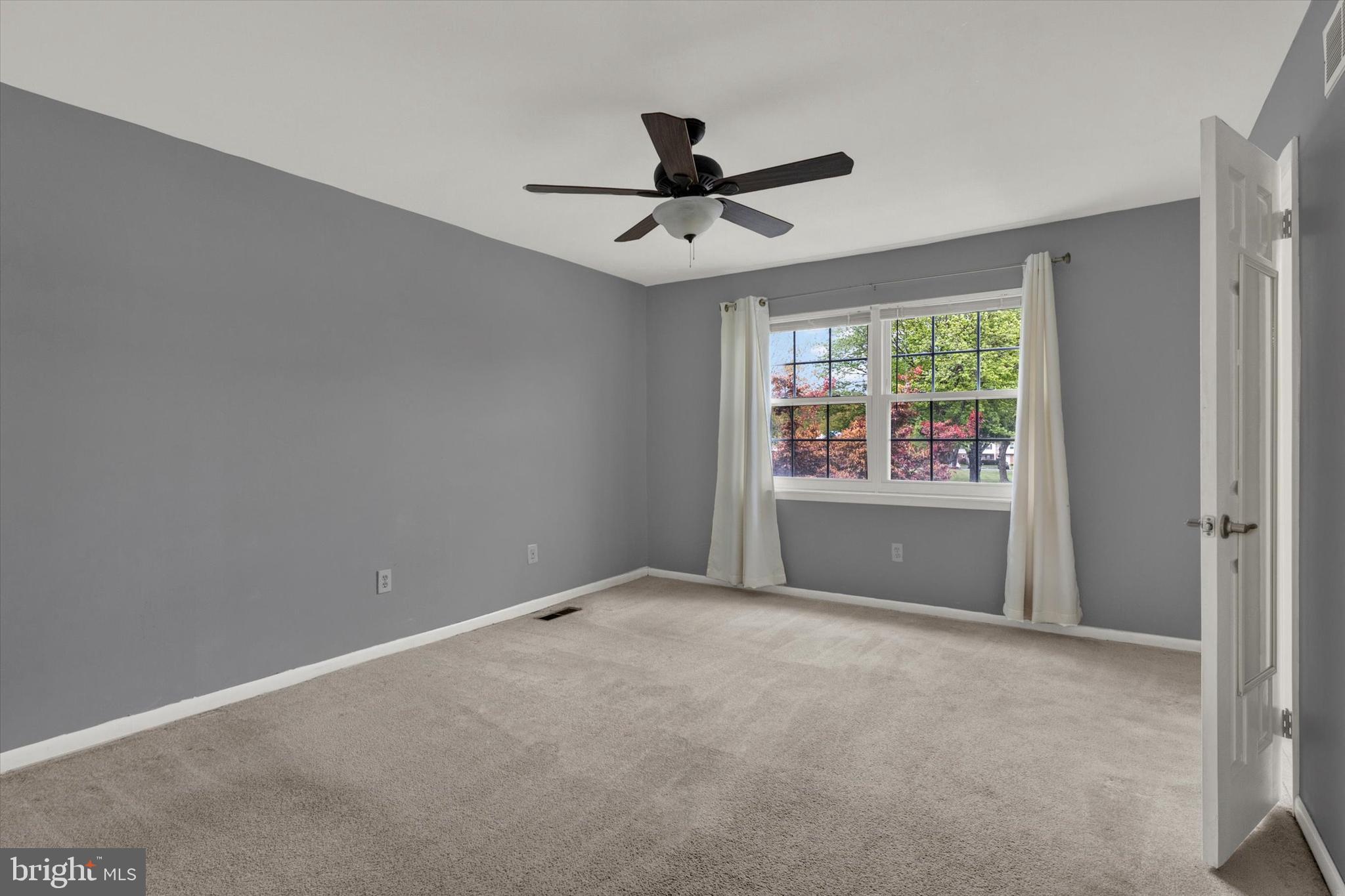 BEAVER RUN KNOLL - Residential