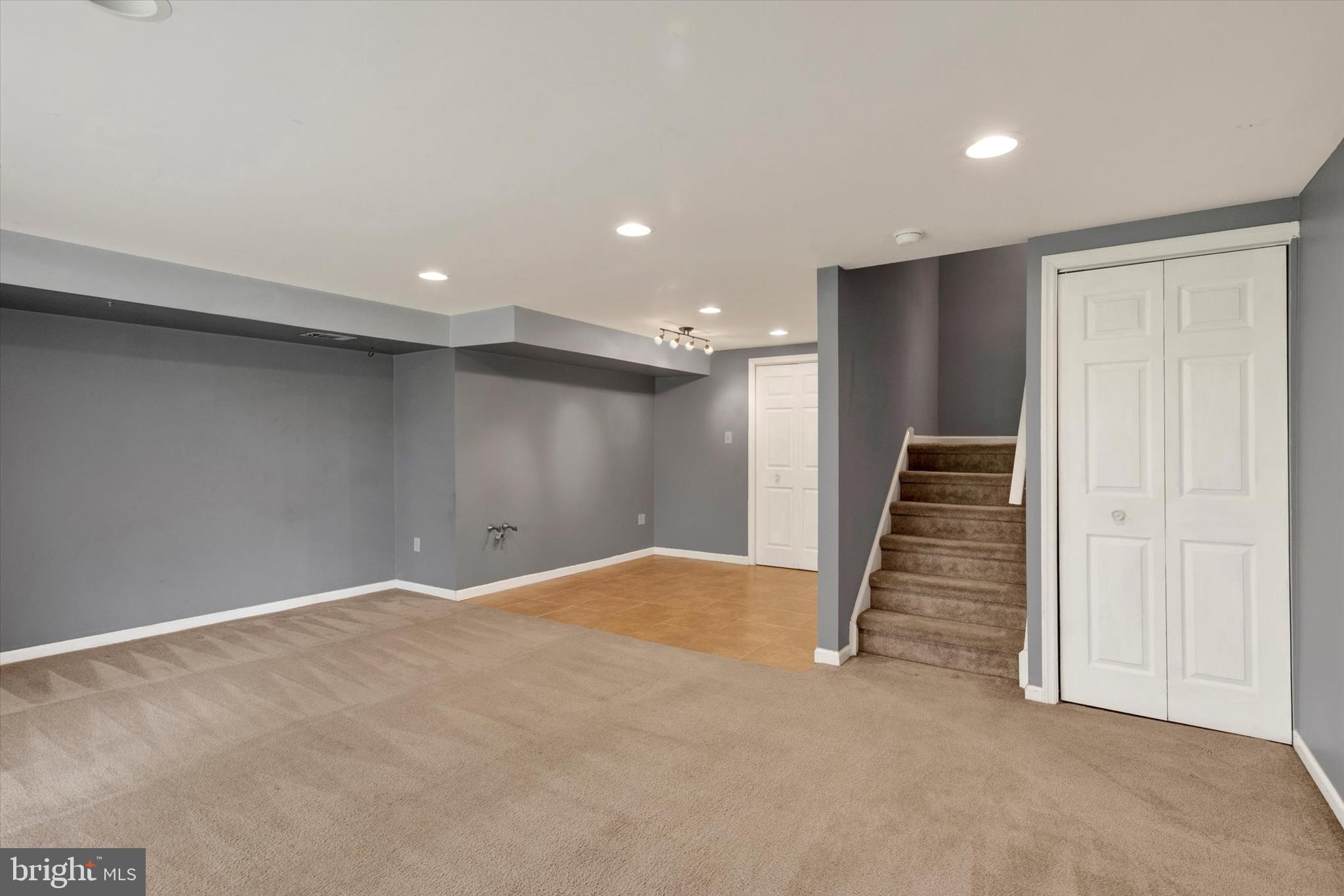 BEAVER RUN KNOLL - Residential
