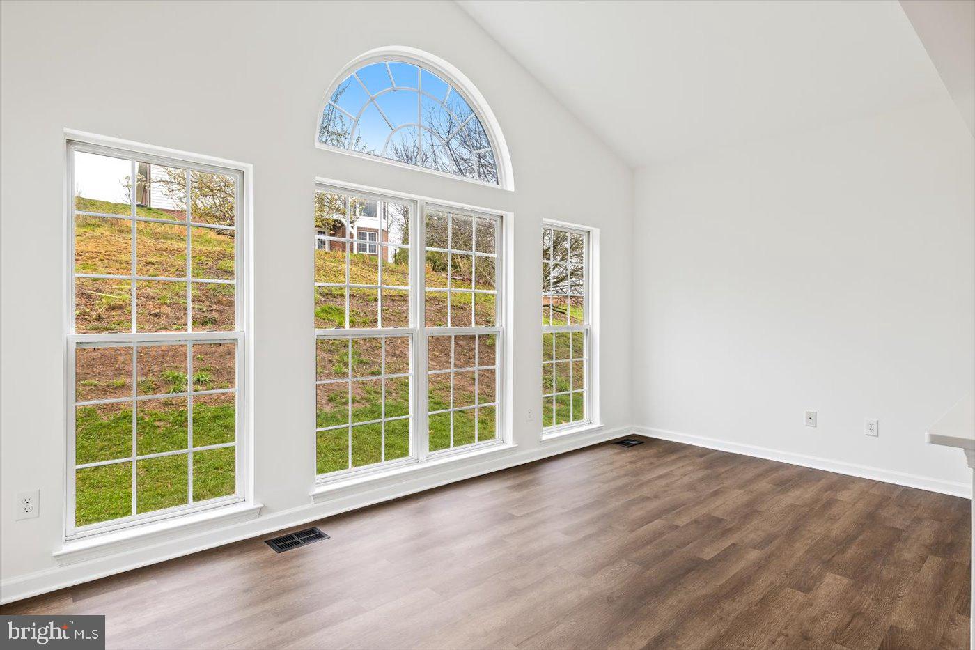 COUNTRY CLUB ESTATES - Residential