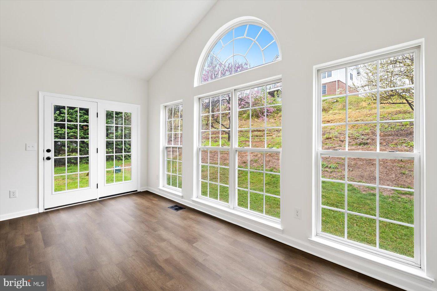 COUNTRY CLUB ESTATES - Residential