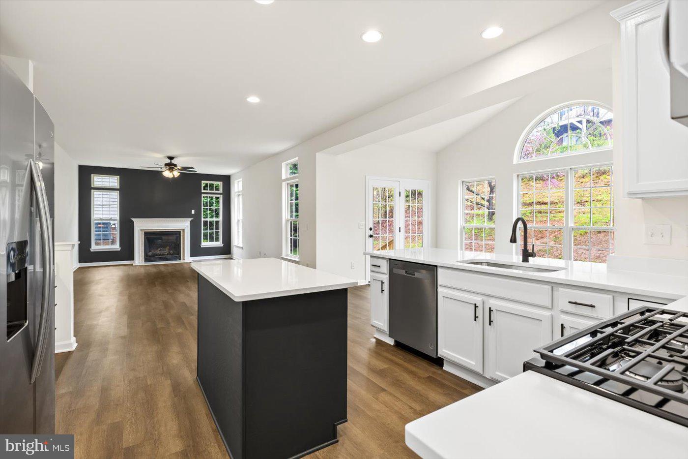 COUNTRY CLUB ESTATES - Residential