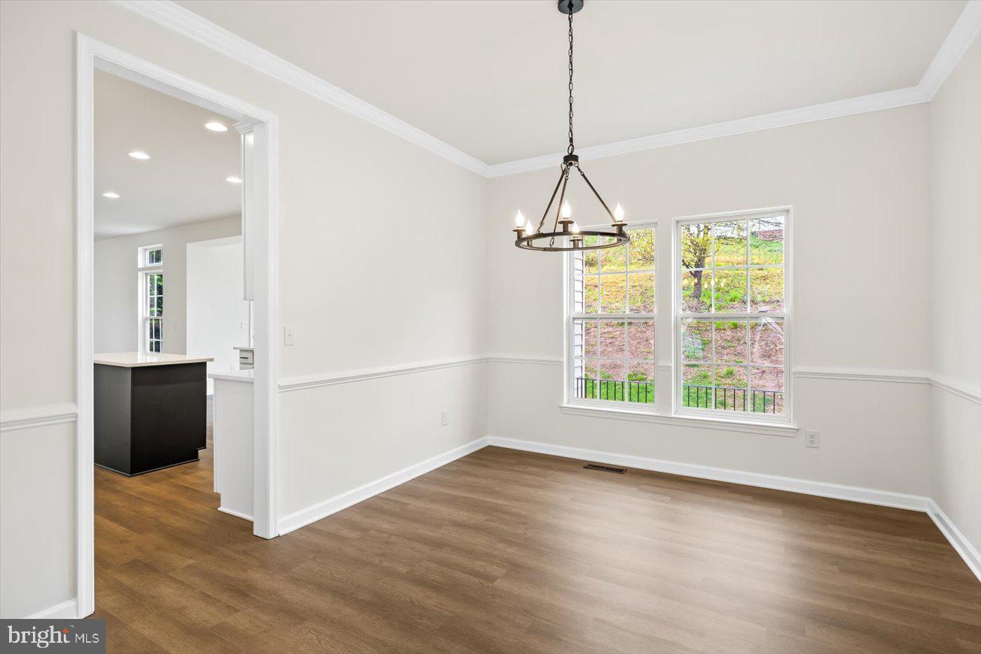 COUNTRY CLUB ESTATES - Residential