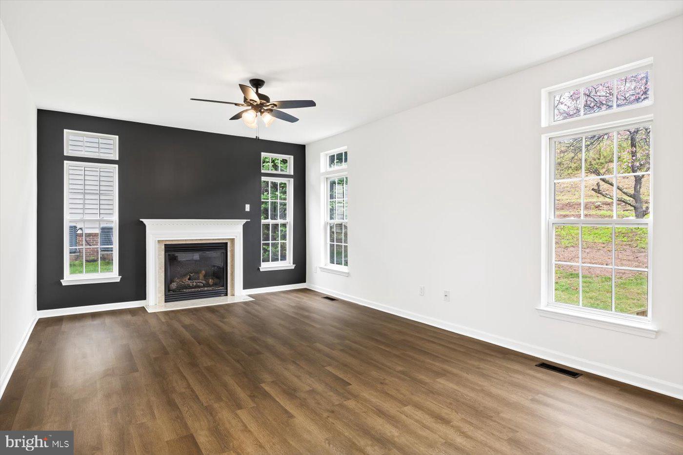 COUNTRY CLUB ESTATES - Residential