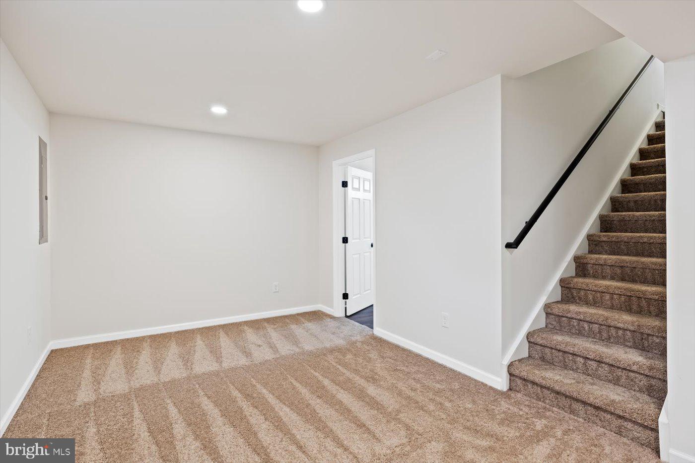 COUNTRY CLUB ESTATES - Residential