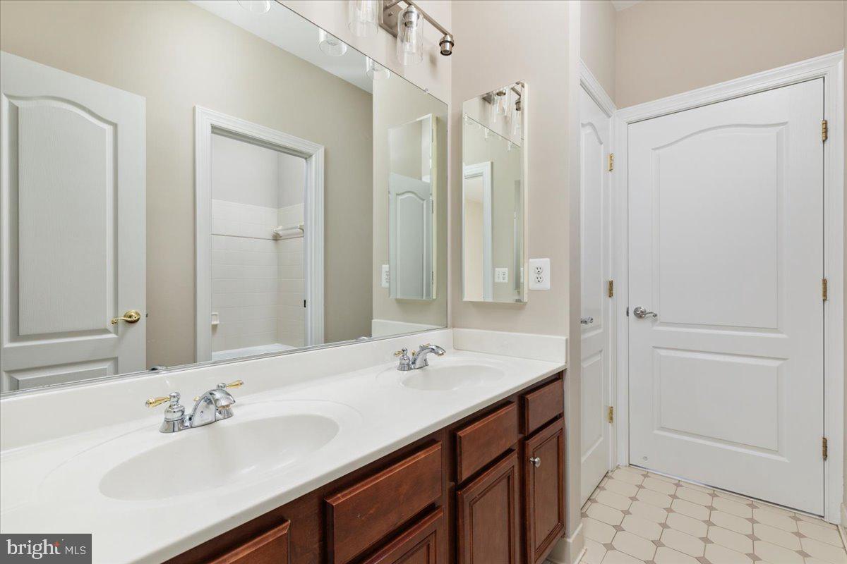 SOUTHERN WALK AT BROADLANDS - Residential