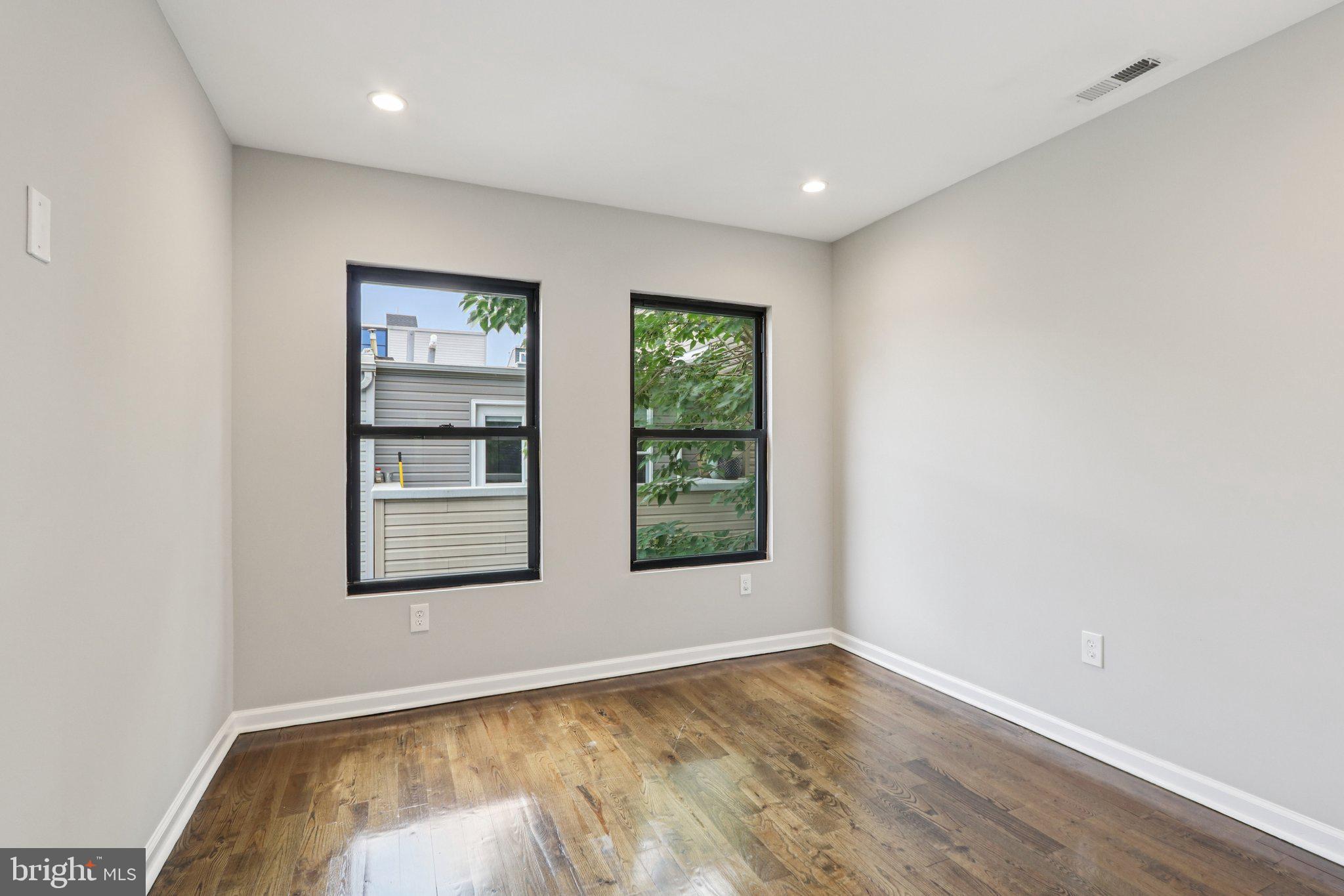 POINT BREEZE - Residential