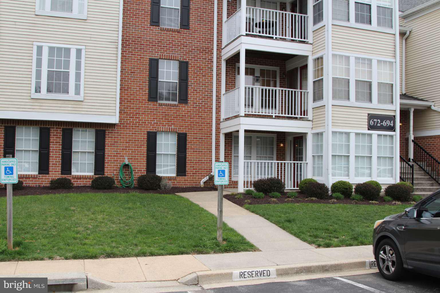 672 JUPITER HILLS COURT