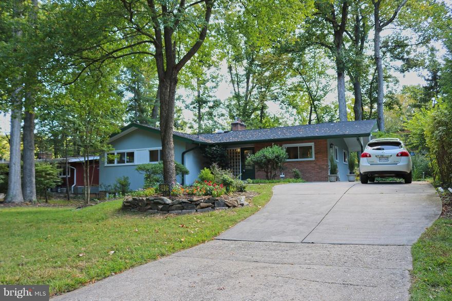 Completely Renovated w/plenty of natural light in Woodhaven, 5BR.3FB Rambler. Hardwood in main level. Living/dining with FP& access to composite deck. Stunning bathroom& Impressive gourmet Kitchen. Spacious Bedrooms. Walk-out LL w/Huge Family  Rm w/2nd FB &wet bar, 5th BR &full BA. Large front yard, private rear back yard. newer windows & Roof. lots of closet and storage space. The house is tenant occupied, Please schedule showing online or call sharing contact with 24 hours notice.
Rentsptree Link: http://apply.link/mhqz3tw