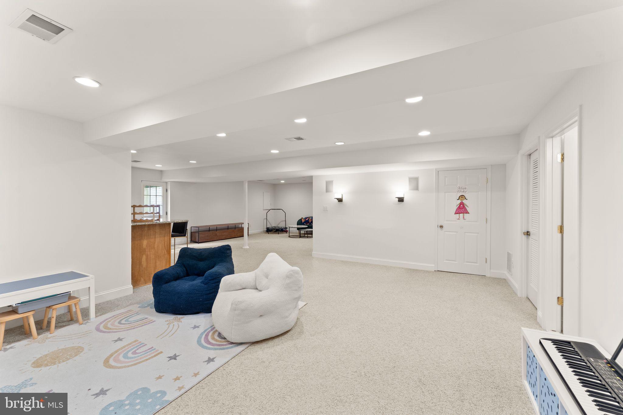 LOWES POINT - Residential