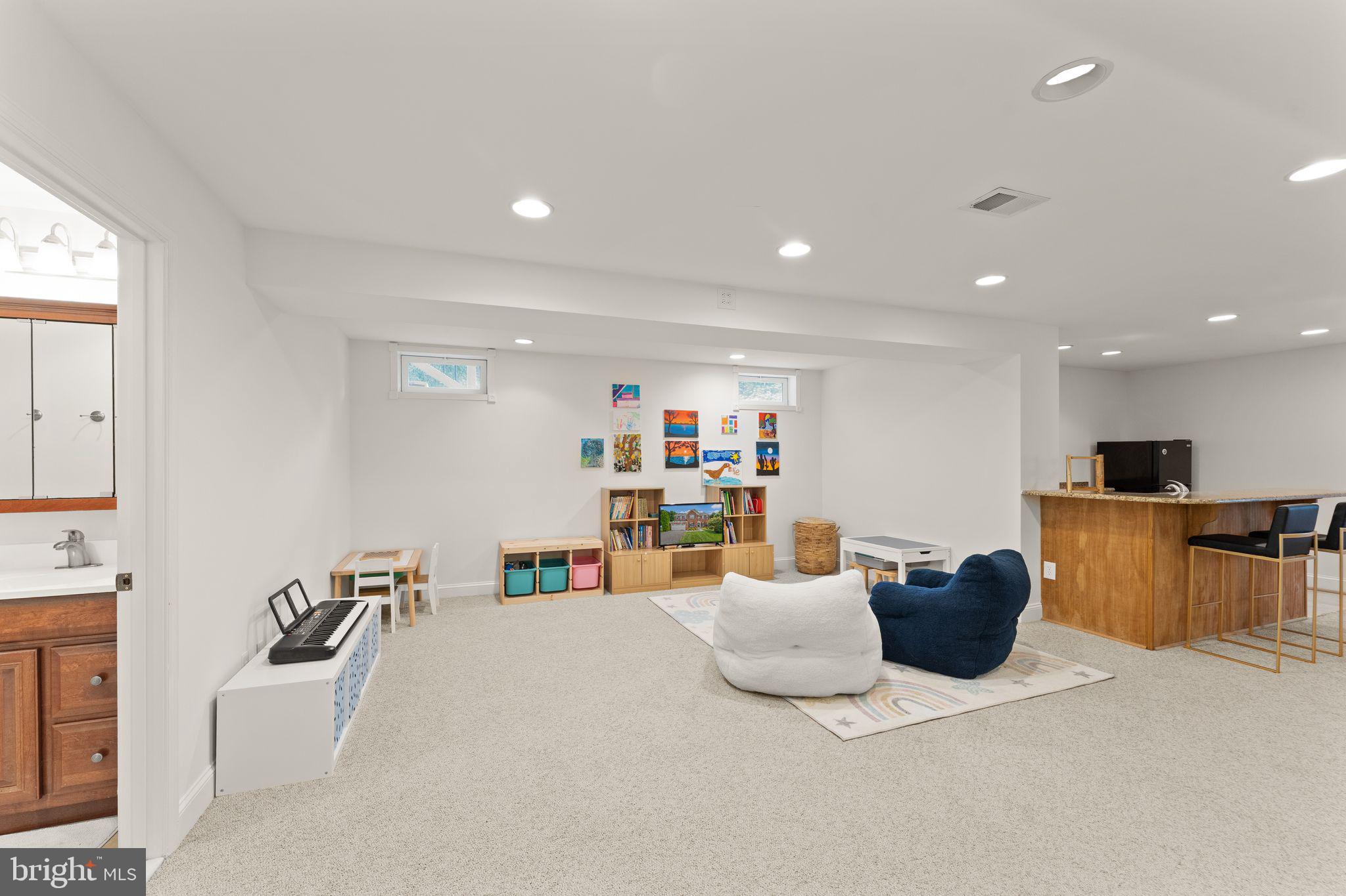 LOWES POINT - Residential