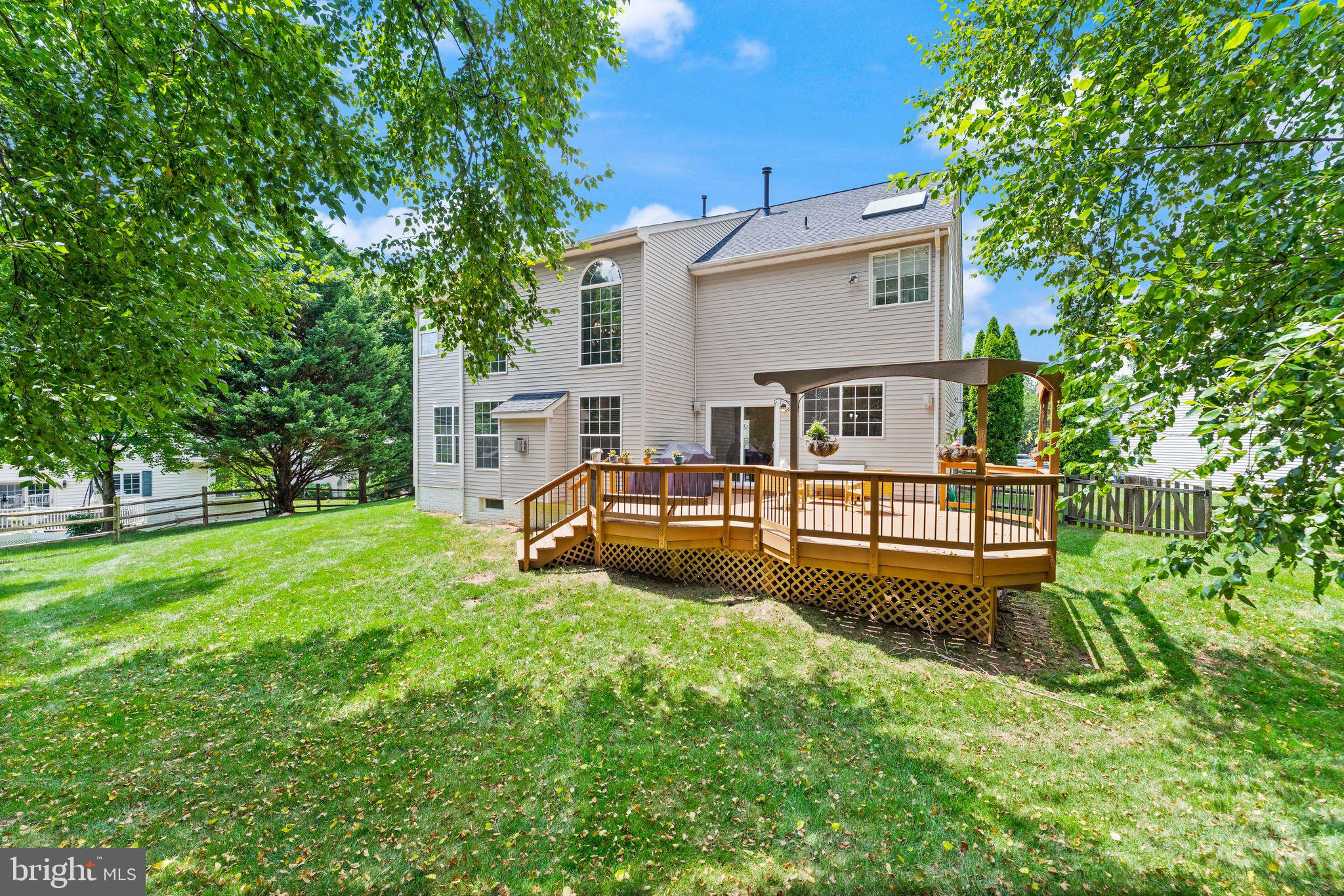 LOWES POINT - Residential