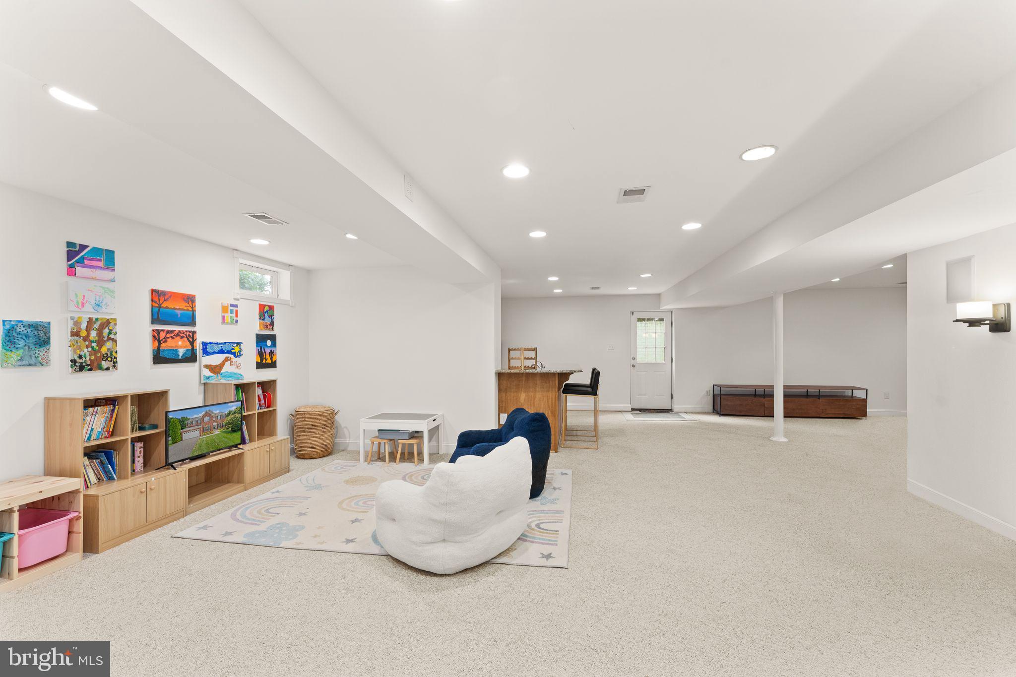 LOWES POINT - Residential