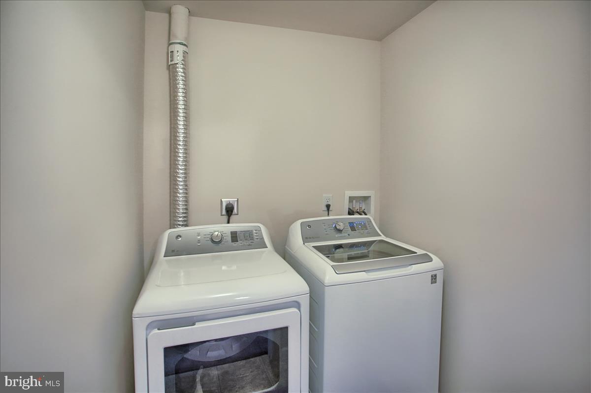 ASHCOMBE FARMS WEST - Residential