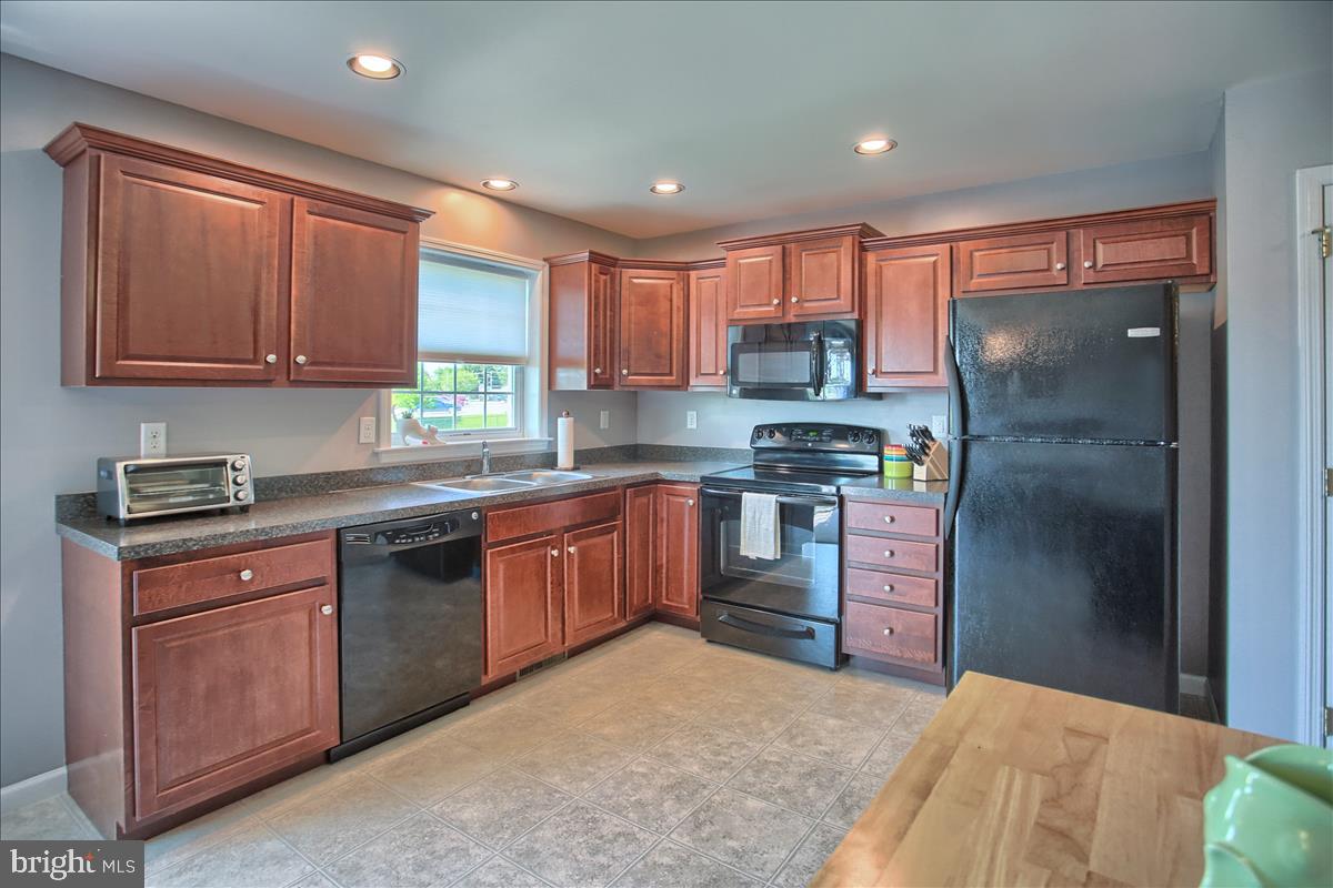 ASHCOMBE FARMS WEST - Residential