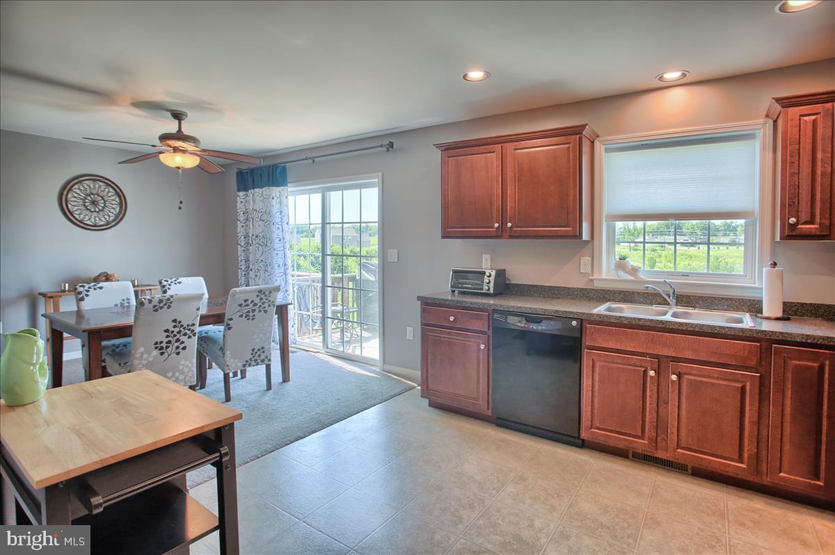 ASHCOMBE FARMS WEST - Residential