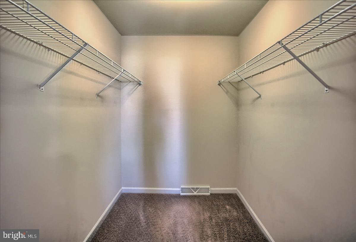 ASHCOMBE FARMS WEST - Residential