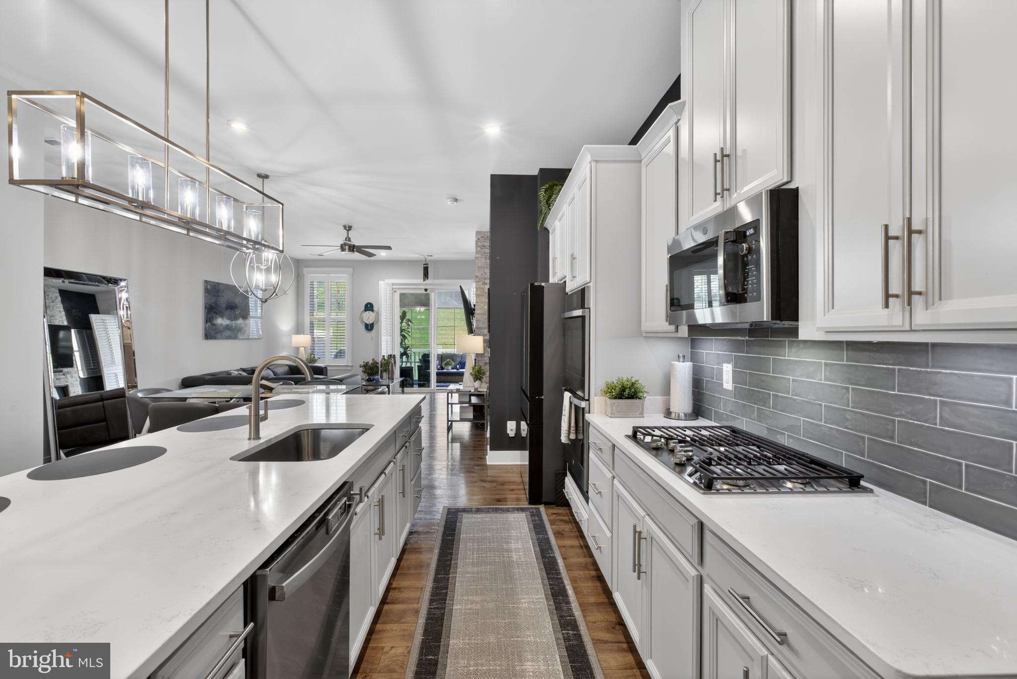 THE RETREAT AT POLAND HILL - Residential