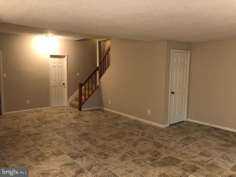 OAK SPRING - Residential Lease