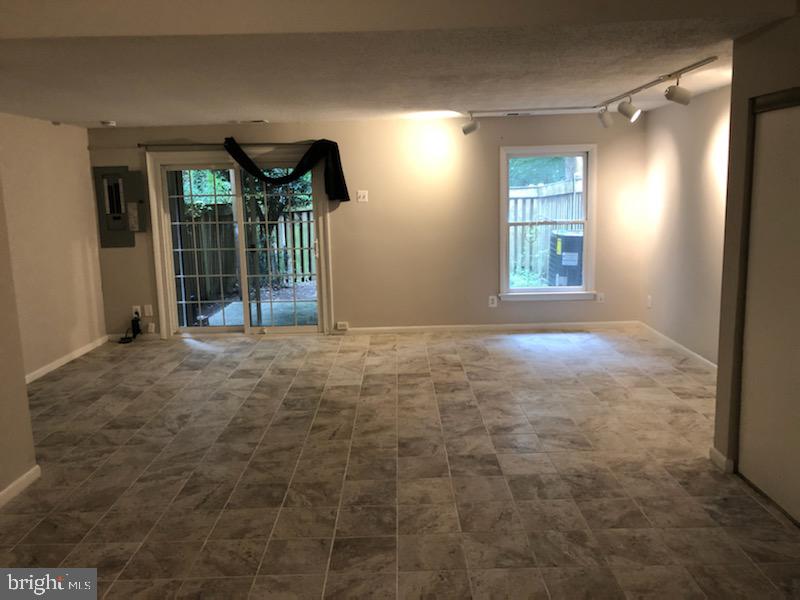 OAK SPRING - Residential Lease