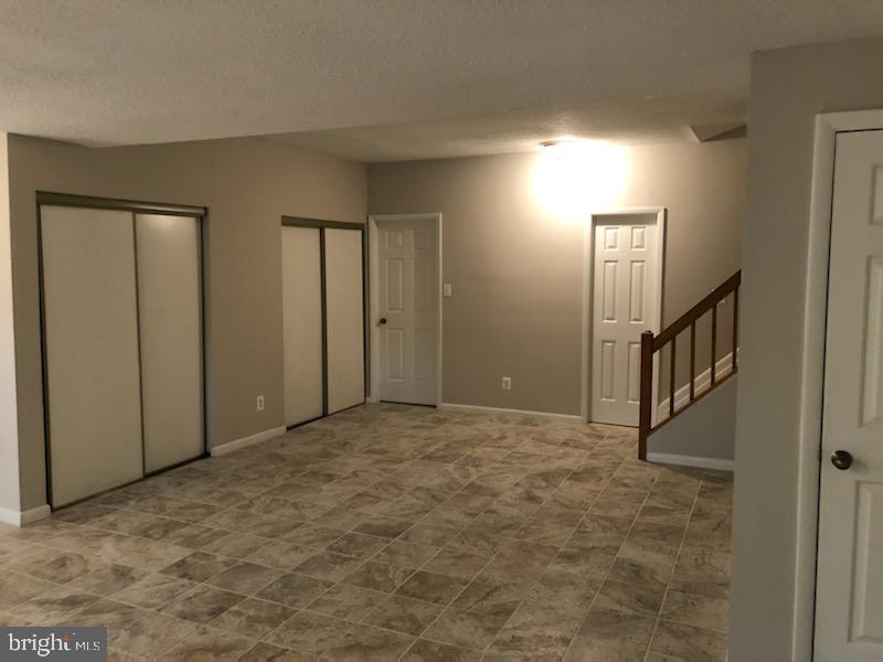 OAK SPRING - Residential Lease