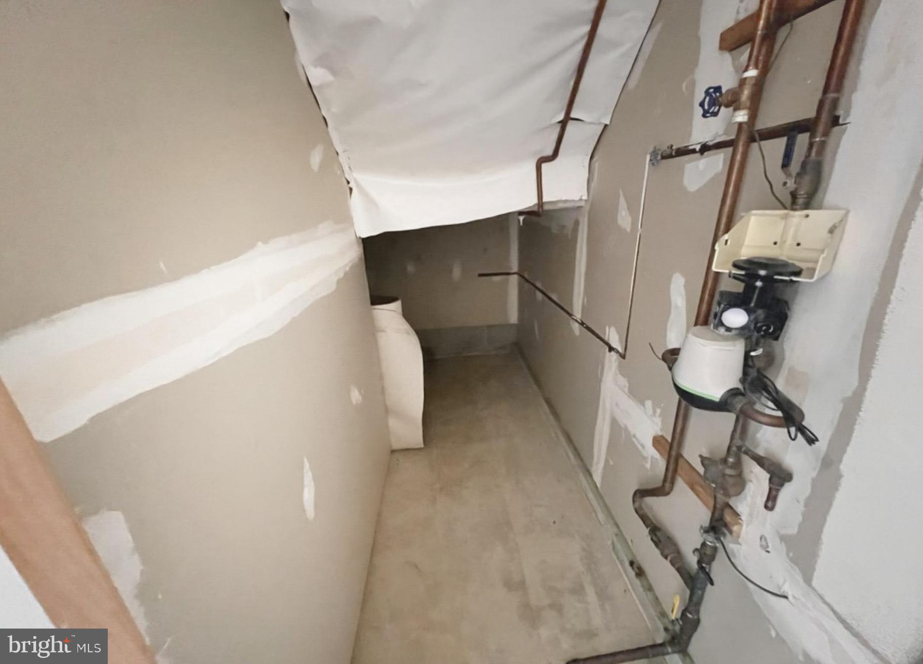 CAPTAINS QUARTER CONDOMINIUM - Residential Lease