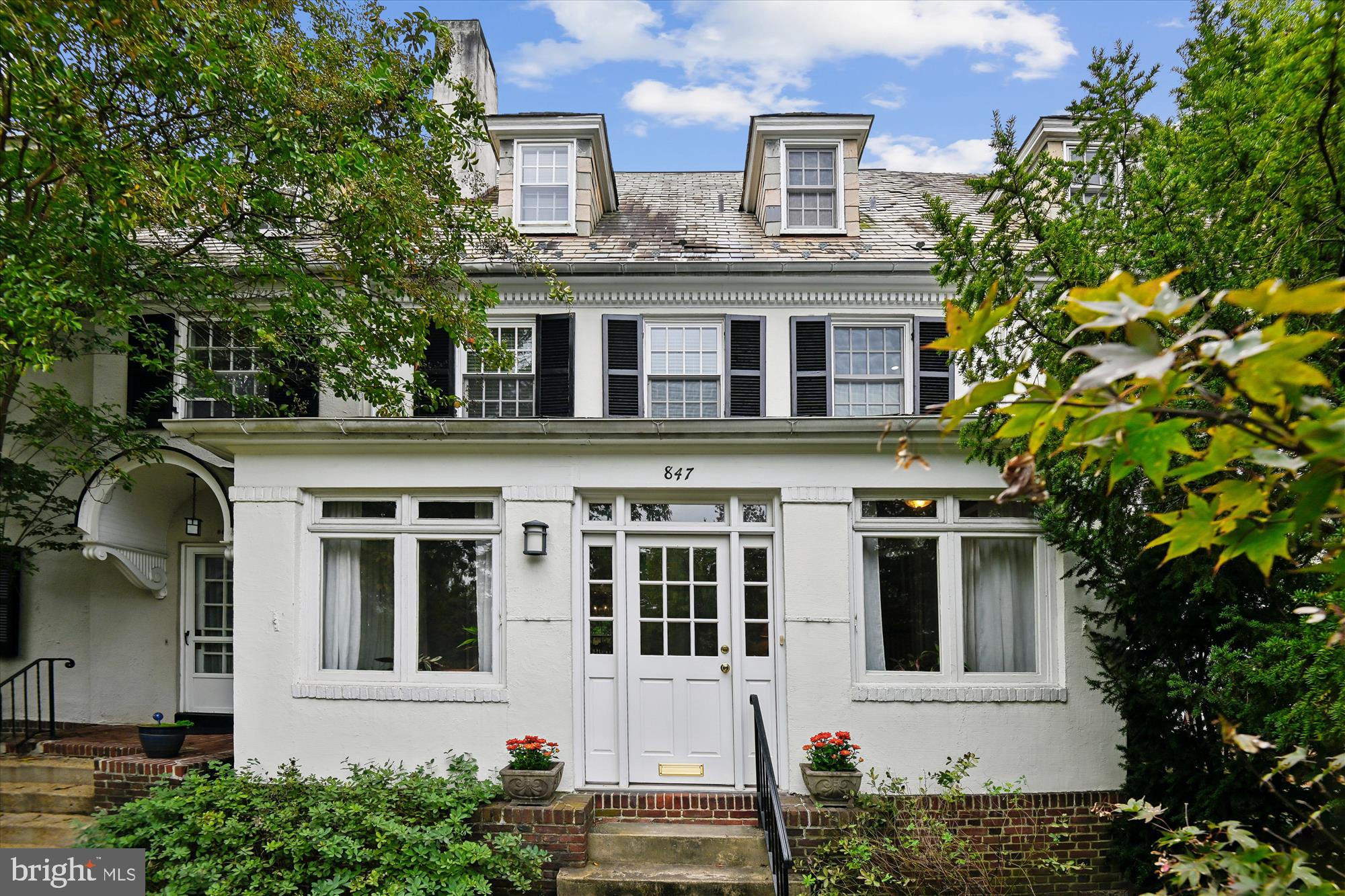 847 W UNIVERSITY PARKWAY