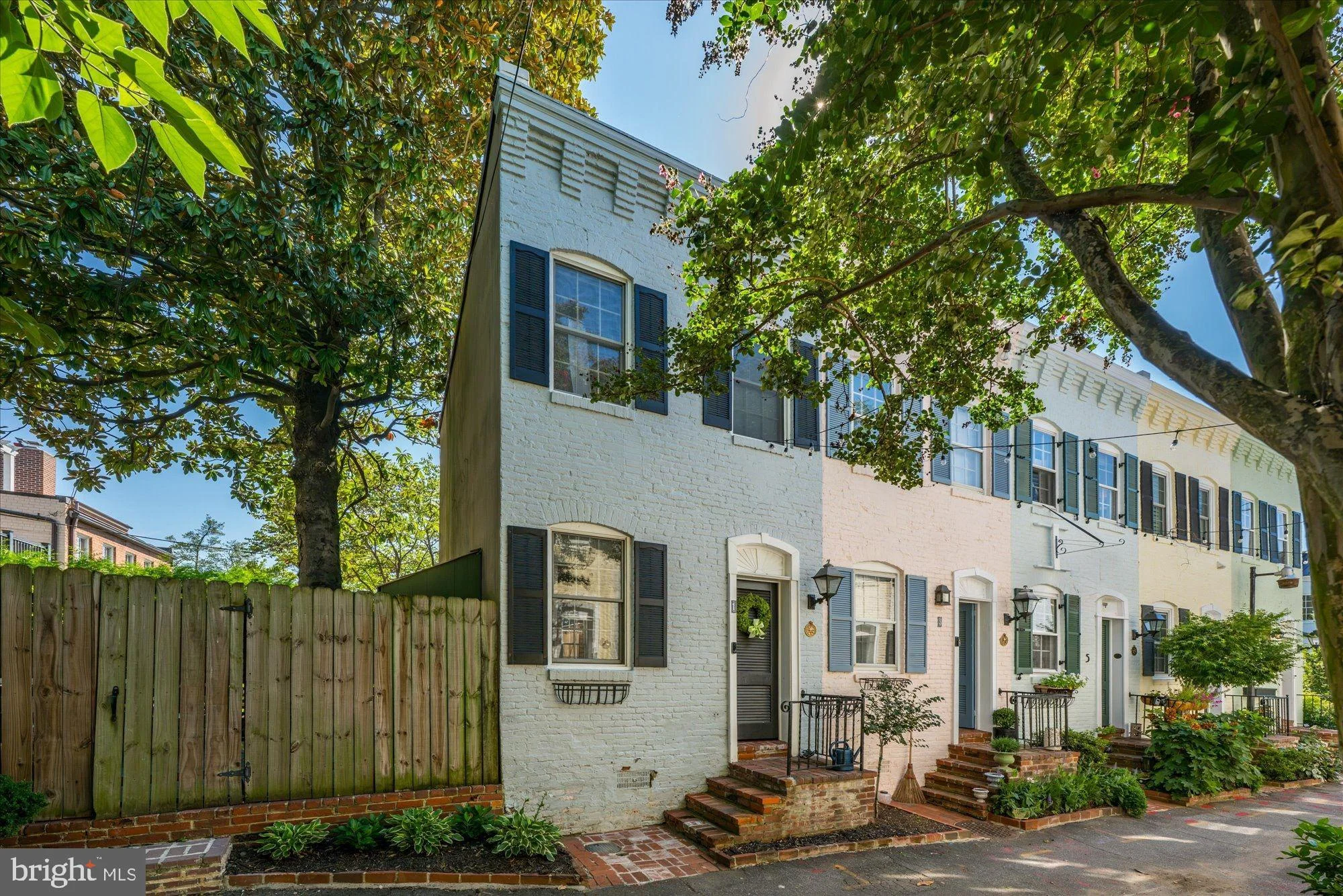 1 Pomander Walk NW, Washington, DC 20007