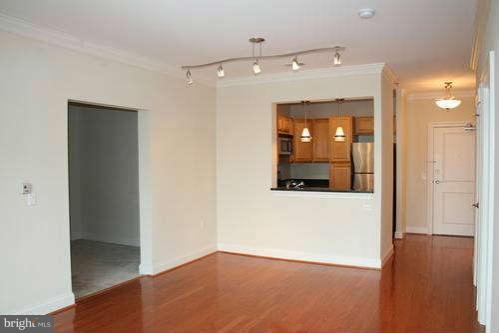 Awesome Location in the Spectacular Palladian in New Town Center, BIG 1 BR w Den in the Heart of Rockville, 42" Maple Cabs, Stainless Steel Appl, Granite, MBR w Huge Walk-in Closet, Wood Flrs, Lots of Natural Light, W/D incl, 1 Reserved Private Pkg Spot/Secured Garage/Entry, Shops, Restaurants, Library, METRO, ALL @ Ur Door, Owner PAYS condo fee, Vac, Great Place to LIVE, Very Affordable
